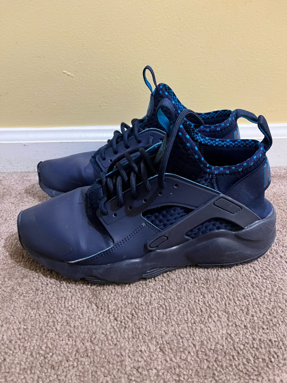 Navy Blue Huarache Nike Sneakers - PLEASE READ